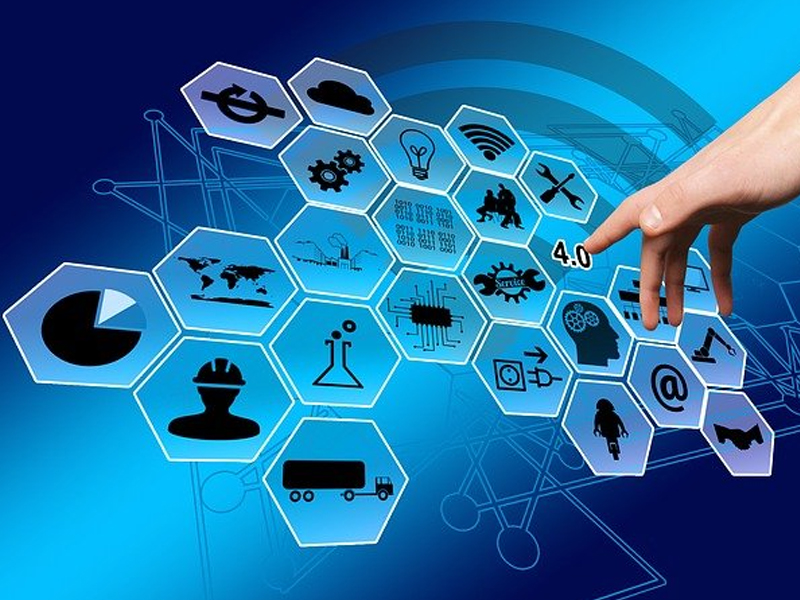 集成氣壓傳感器的智能手機(jī):轉(zhuǎn)向?qū)Ш胶徒∩碜粉? title=